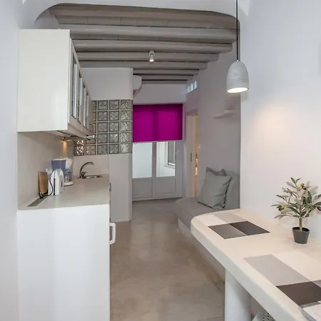Margaret's In Town Apartment Tinos